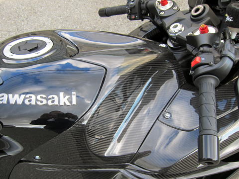 ZX-14R　タンクフロントカバー