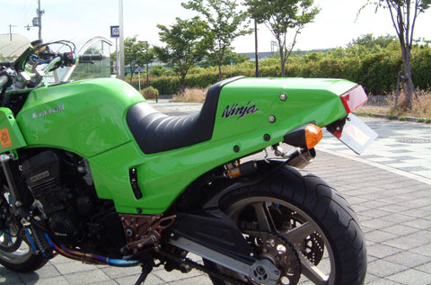 GPZ900R Ninja シングルシートカウル TC 綾織カーボン 【品番】 K01154 / クリアー塗装無し